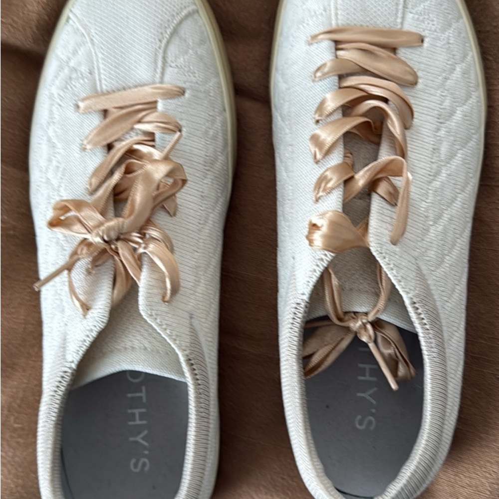 Rothy's Women's Cream and Tan Sneakers